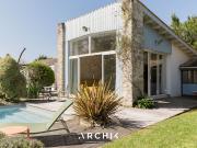 Maison avec piscine et jardin