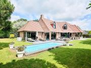 Maison avec piscine et jardin