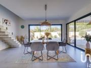 Maison avec piscine et jardin