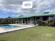 Maison avec piscine et jardin