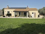 Maison avec piscine et jardin