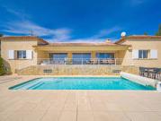 Villa avec piscine et jardin