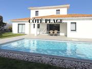 Maison avec piscine et jardin