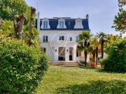 Maison avec piscine et jardin