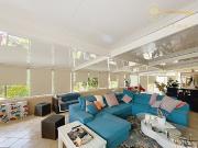 Maison avec piscine et jardin