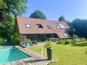 Maison avec piscine et jardin