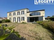 Maison avec piscine et jardin