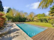 Maison avec piscine et jardin