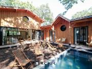 Maison avec piscine et jardin