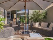 Maison avec piscine et jardin