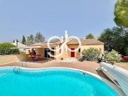 Maison avec piscine et jardin