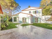 Maison avec piscine et jardin