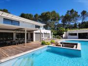 Maison avec piscine et jardin