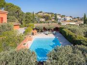 Maison avec piscine et jardin