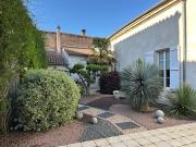 Maison avec piscine et jardin