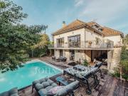 Maison avec piscine et jardin