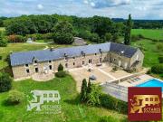 Maison avec piscine et jardin