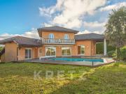 Maison avec piscine et jardin