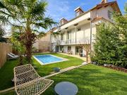 Maison avec piscine et jardin