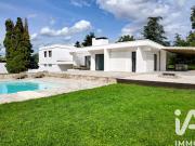 Maison avec piscine et jardin