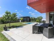 Maison avec piscine et jardin