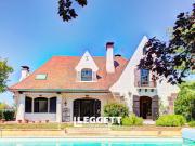 Maison avec piscine et jardin