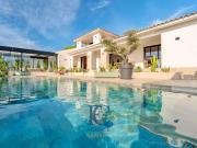 Maison avec piscine et jardin