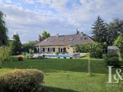 Maison avec piscine et jardin