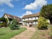 Maison avec piscine et jardin