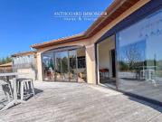 Maison avec piscine et jardin