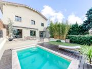 Maison avec piscine et jardin