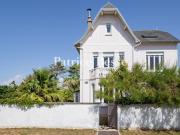 Maison avec piscine et jardin