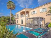 Maison avec piscine et jardin