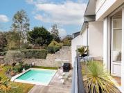 Maison avec piscine et jardin