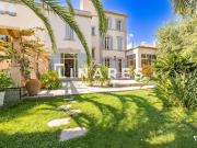Maison avec piscine et jardin