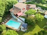 Maison avec piscine et jardin