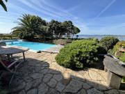 Maison avec piscine et jardin