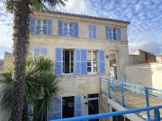 Maison avec piscine et jardin