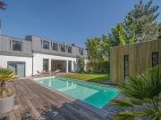 Maison avec piscine et jardin