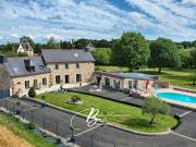 Maison avec piscine et jardin