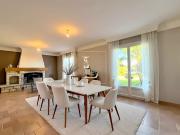 Maison avec piscine et jardin