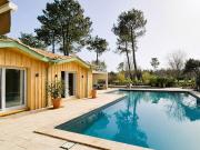 Maison avec piscine et jardin