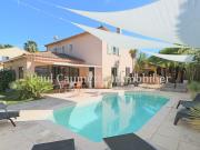 Maison avec piscine et jardin
