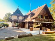 Maison avec piscine et jardin