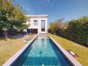 Maison avec piscine et jardin