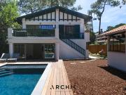 Maison avec piscine et jardin