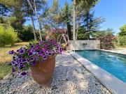 Maison avec piscine et jardin