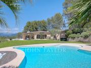 Maison avec piscine et jardin