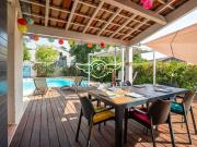 Maison avec piscine et jardin