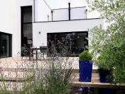 Maison avec piscine et jardin